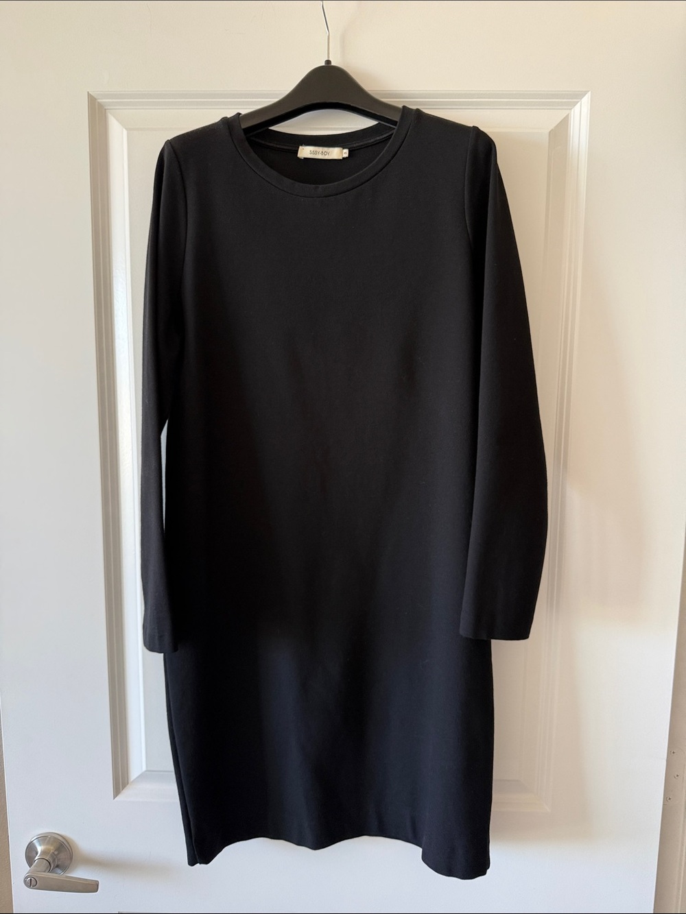 Minimalist Black Long Sleeve Shift Dress. Size fits Xs-M